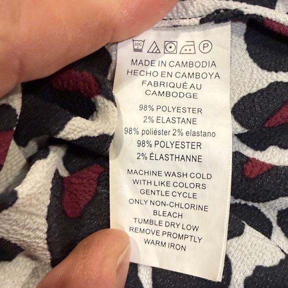 Michael Kors Black and Red Patterned Blouse - Picture 10 of 11